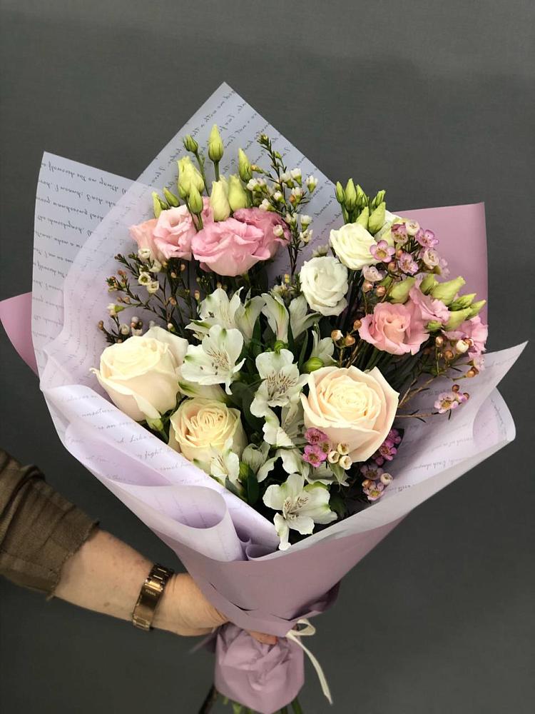 Букет цветов из: Альстромерии, Розы и Лизиантусы в Новопетровское