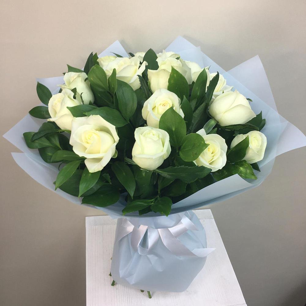 Букет 15 Белых роз Проуд в Новопетровское
