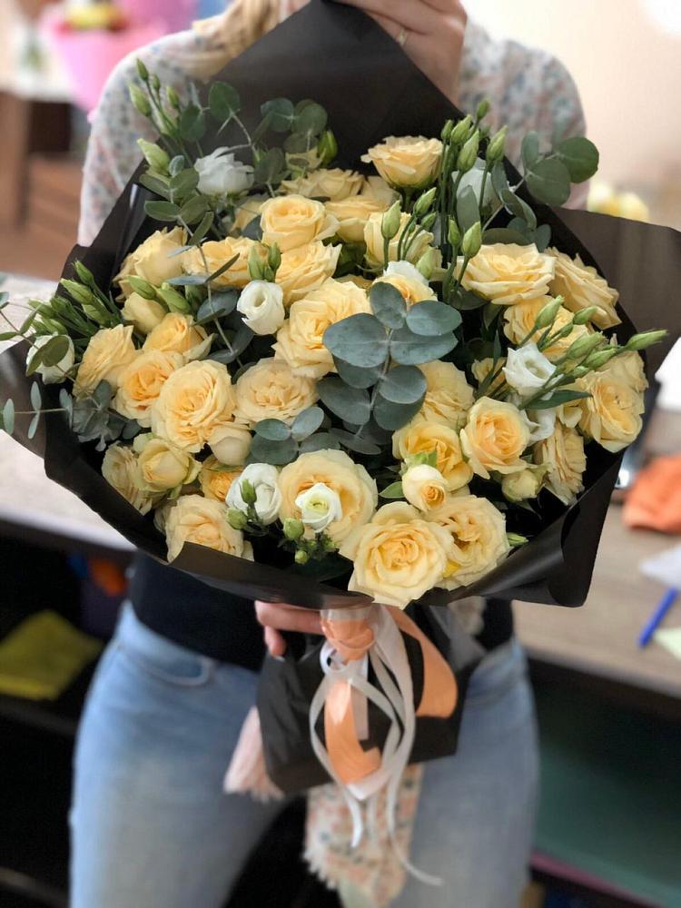 Букет цветов из: Розы и Лизиантусы в Новопетровское