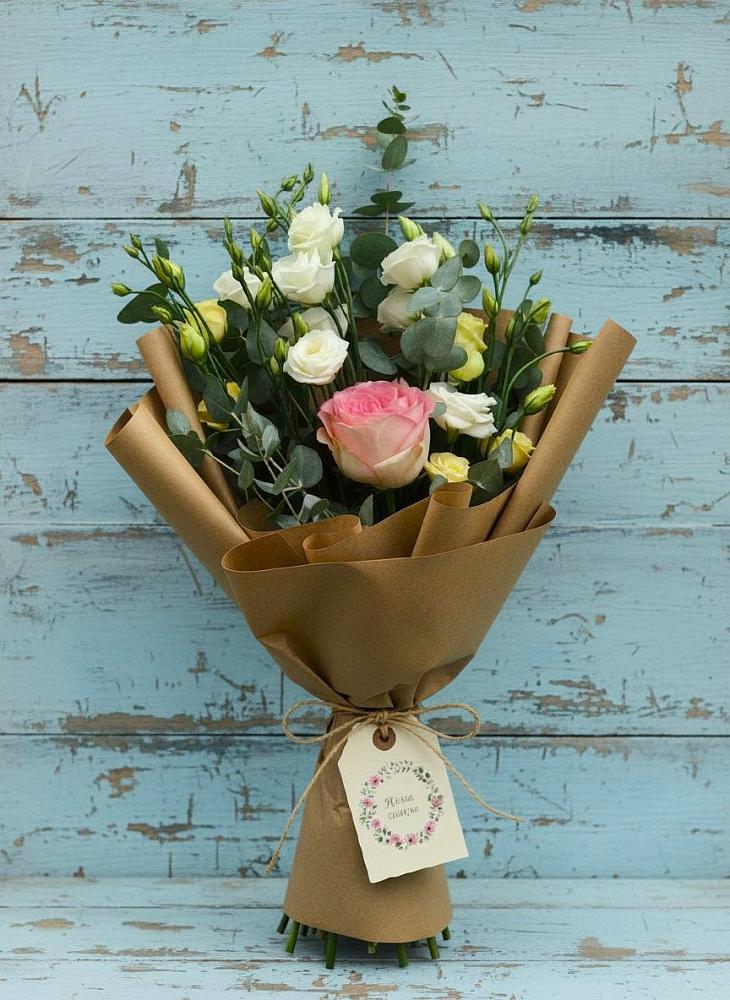 Букет цветов из: Розы и Лизиантусы в Новопетровское