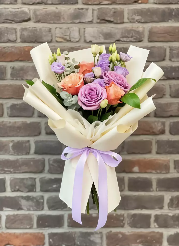 Букет цветов из: Лизиантусы и Розы в Новопетровское