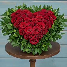 Цветочная композиция из Розы в виде сердца в Новопетровское