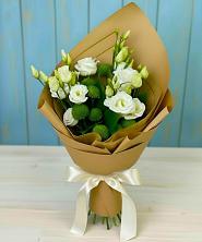 Букет цветов из:  Хризантемы и Лизиантусы в Новопетровское