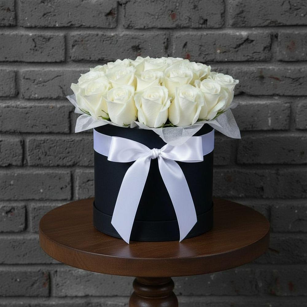 Цветочная композиция из Розы в шляпной коробке в Новопетровское