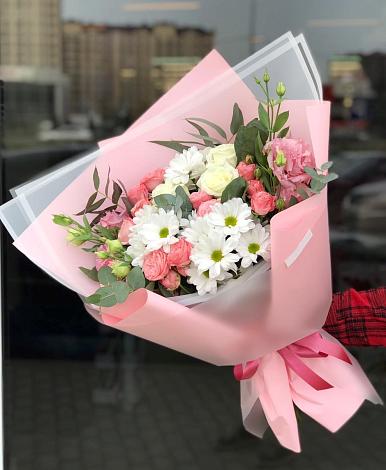 Букет цветов из: Розы, Лизиантусы и Хризантемы в Новопетровское