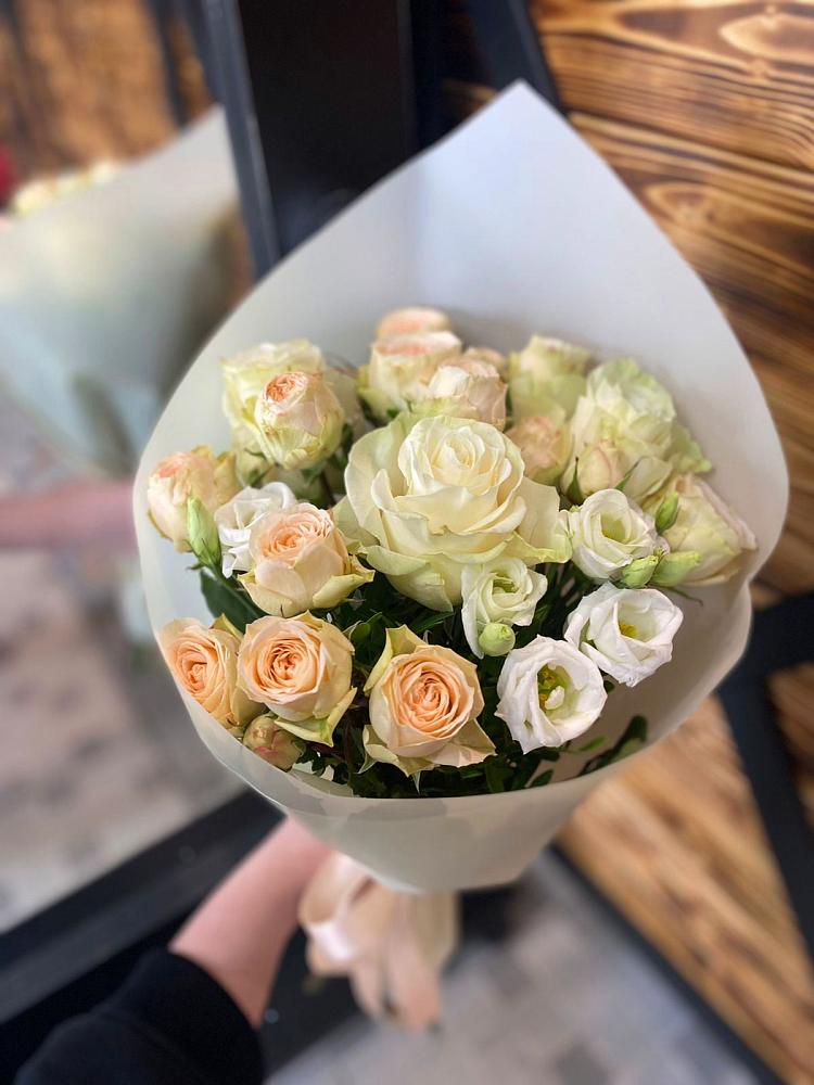 Букет цветов из: Розы и Лизиантусы в Новопетровское